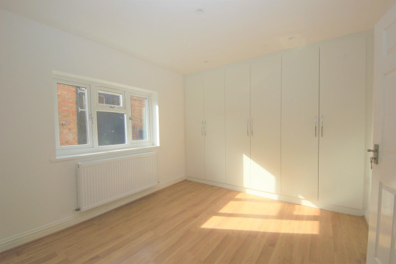 Property to Rent in Long Lane, Finchley, London, United Kingdom