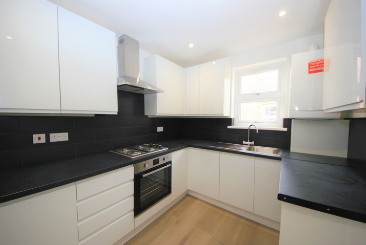 Property to Rent in Long Lane, Finchley, London, United Kingdom