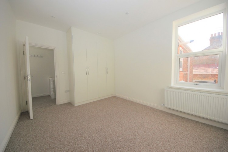 Property to Rent in Long Lane, Finchley, London, United Kingdom