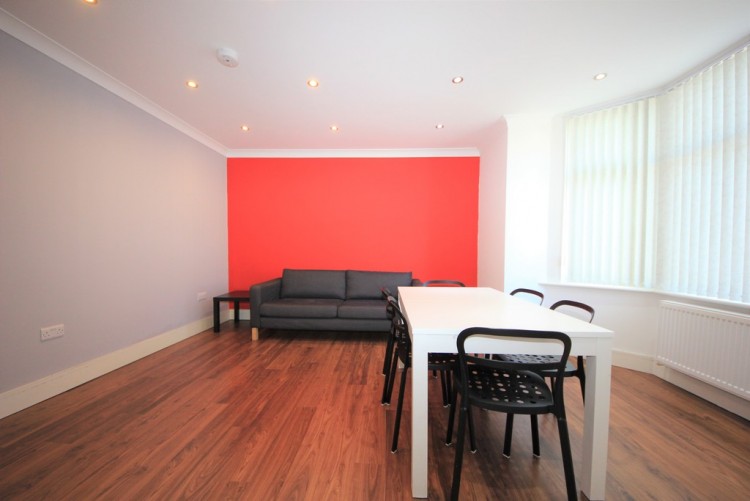 Property to Rent in Park Road, Hendon, London, United Kingdom