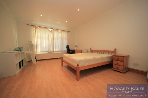 Property to Rent in Gainsborough Gardens, Golders Green, London, United Kingdom