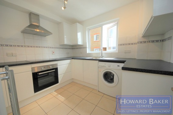 Property to Rent in Elm Park Road, Pinner, United Kingdom