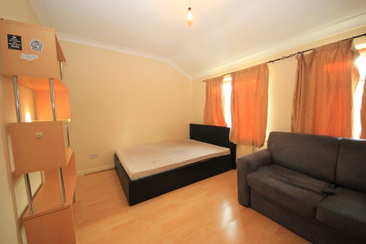 Property to Rent in Waterbrook Lane, Hendon, London, United Kingdom