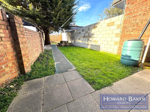 Property to Rent in Northolme Gardens, Edgware, Queensbury, Edgware, United Kingdom