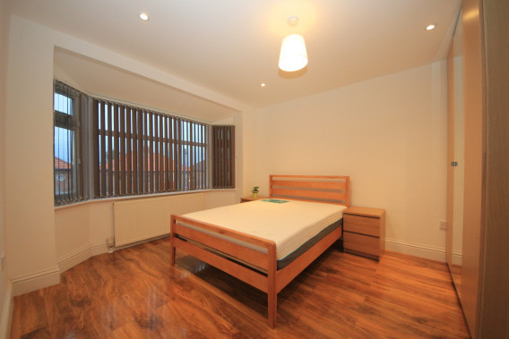 Property to Rent in Broomgrove Gardens, Edgware, Middlesex, United Kingdom